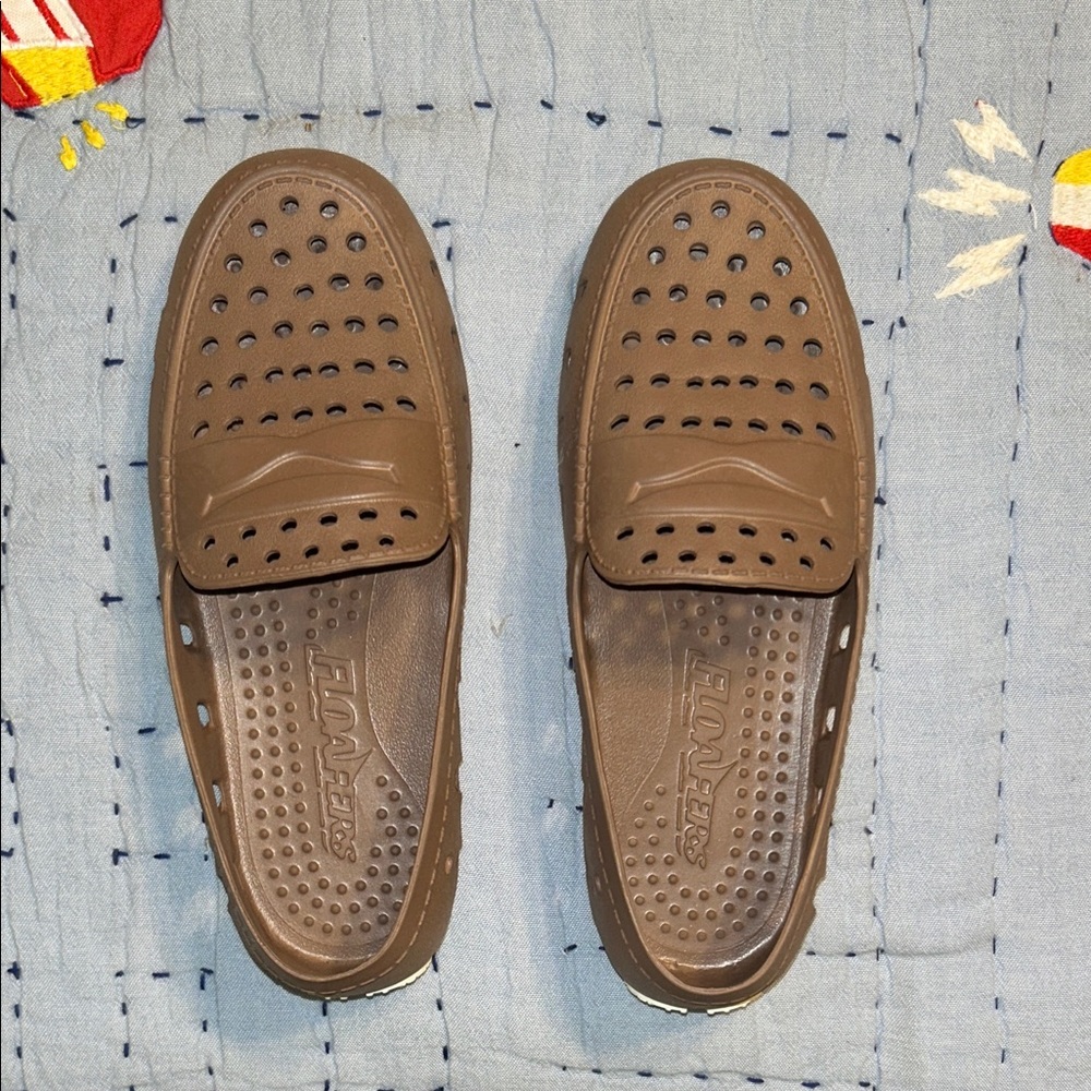 Floafers Kids' Brown Sandals. Size 2. Driftwood Brown/Coconut